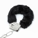 Esposas de Metal para Muñecas con Pelo Negro